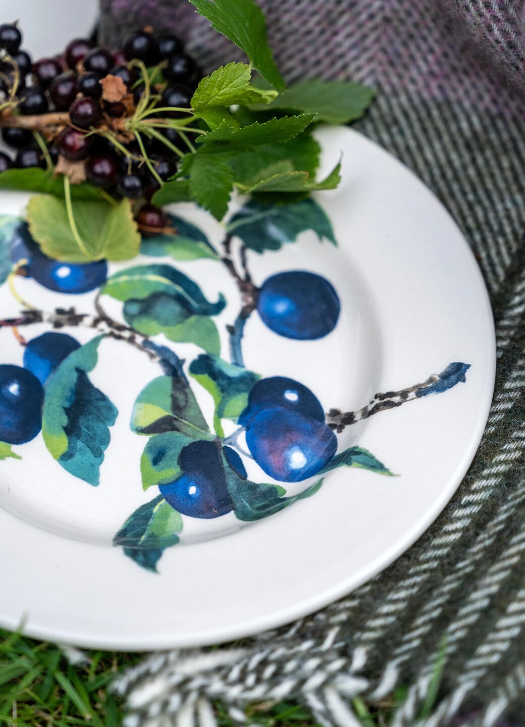 Damson Medium Dinner Plate, 8.5 Inch