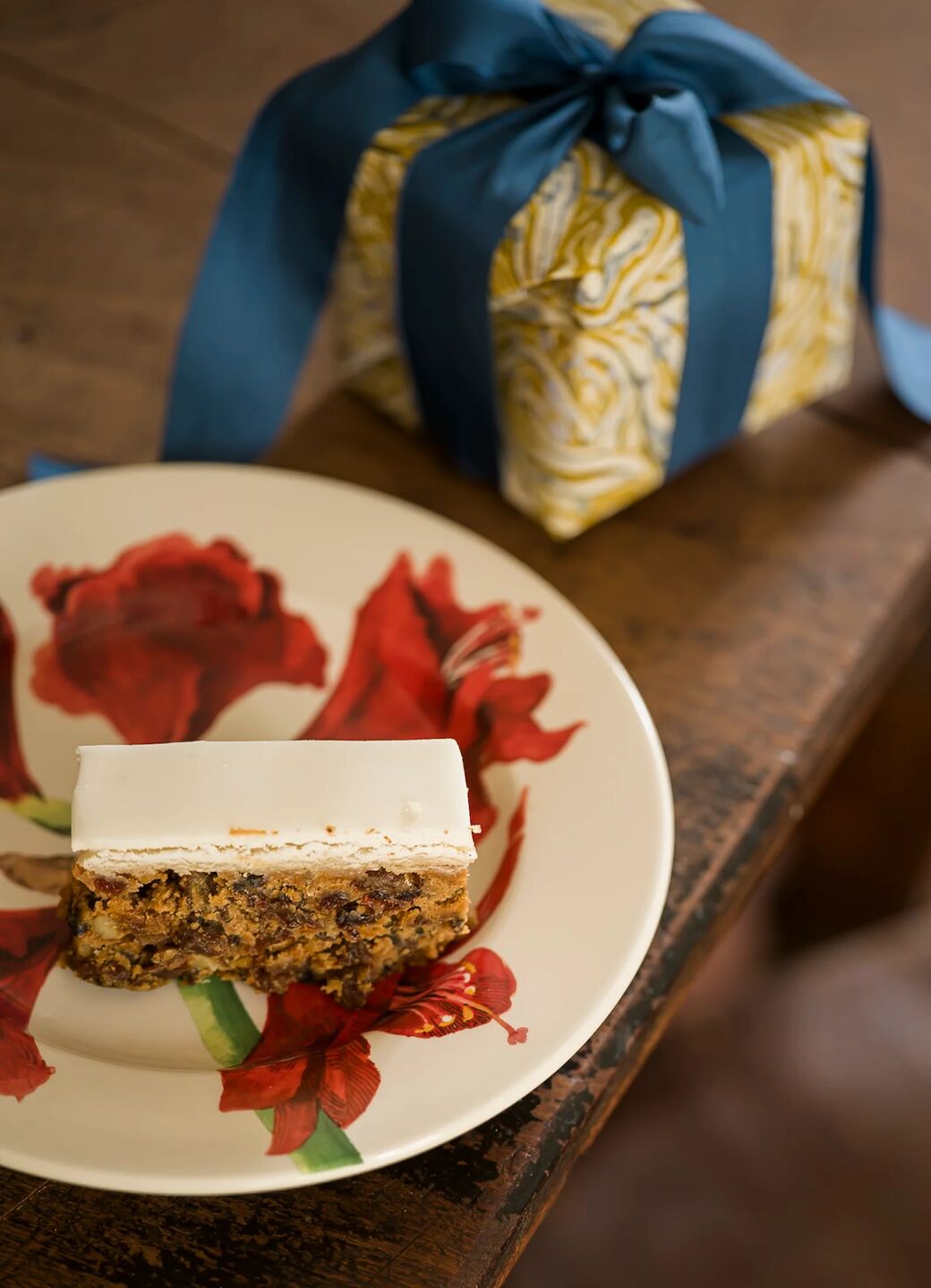 Amaryllis Medium Dinner Plate, 8.5 Inch