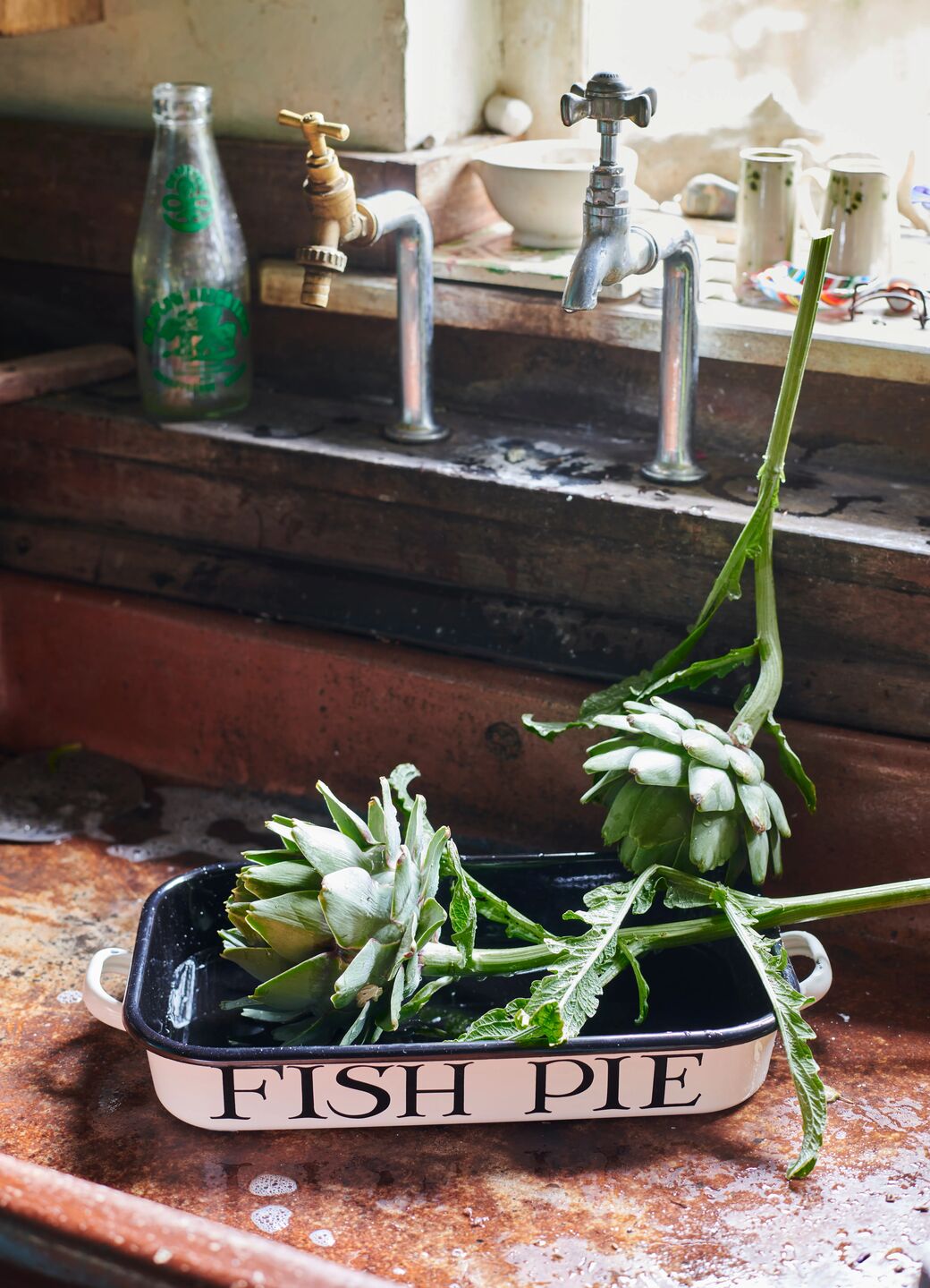 Black Toast Enamel Roasting Dish with Handles 40cm