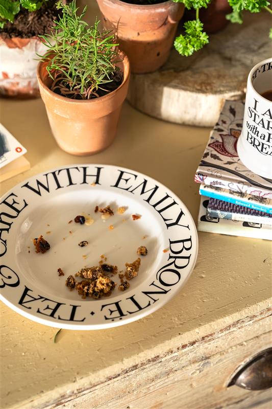 Black Toast Emily Bronte Medium Dinner Plate, 8.5 Inch