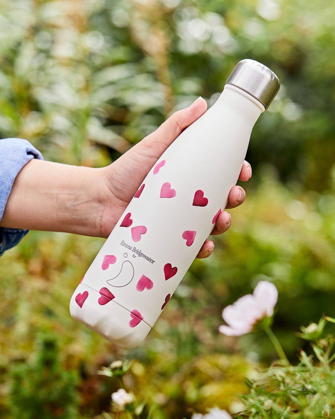 Stainless steel reusable water bottle with pink heart pattern design, eco-friendly and stylish hydration solution