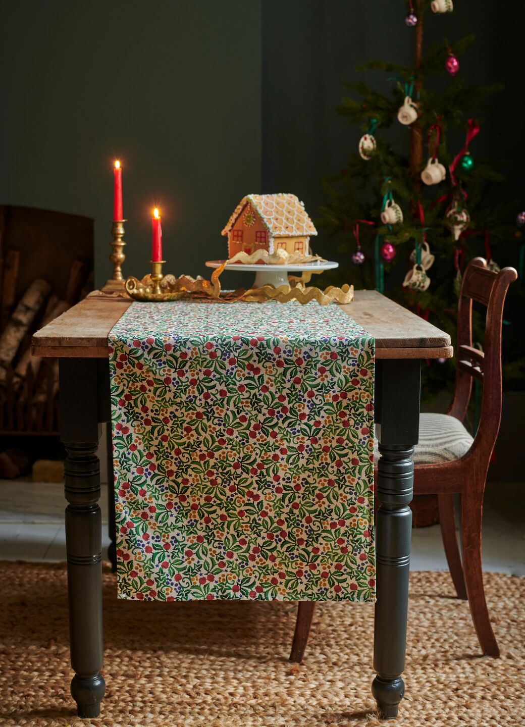 Rosehip & Ivy Table Runner
