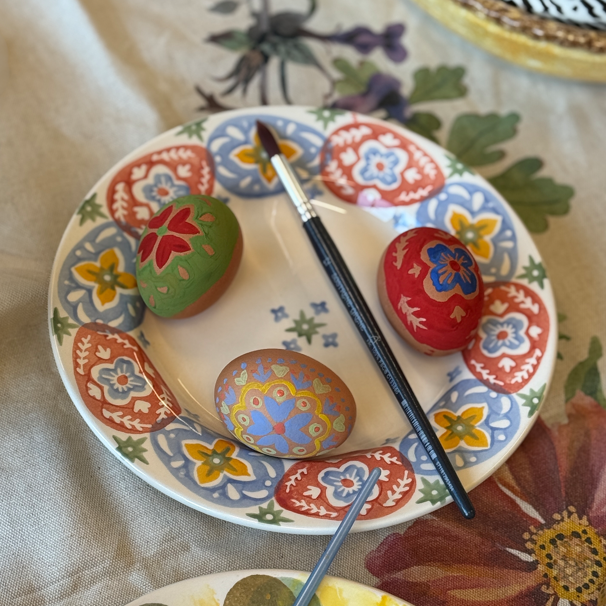 Easter Crafting: Egg Painting