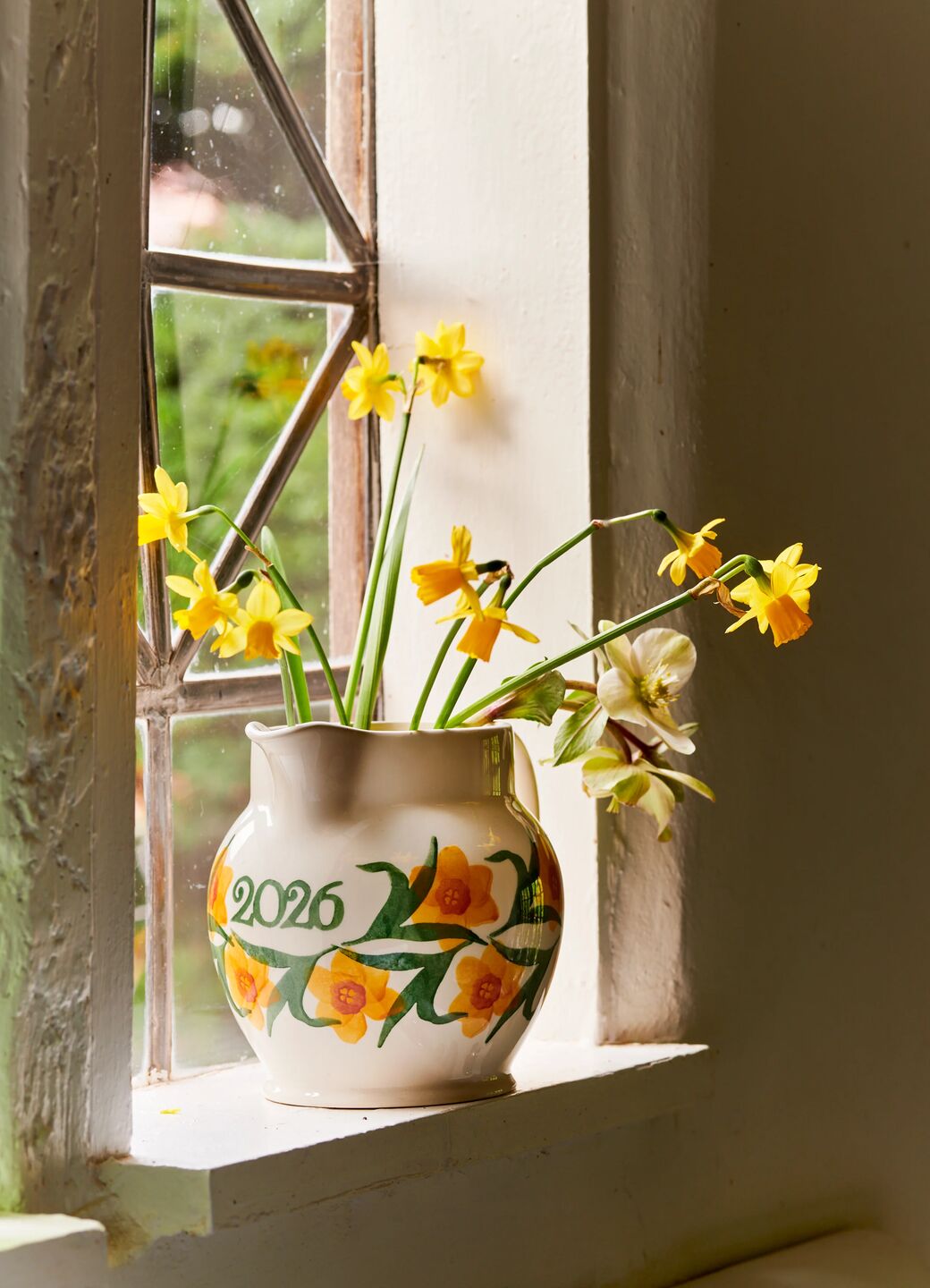Windblown Daffodils Year Jug 2026 1 1/2 Pint Jug