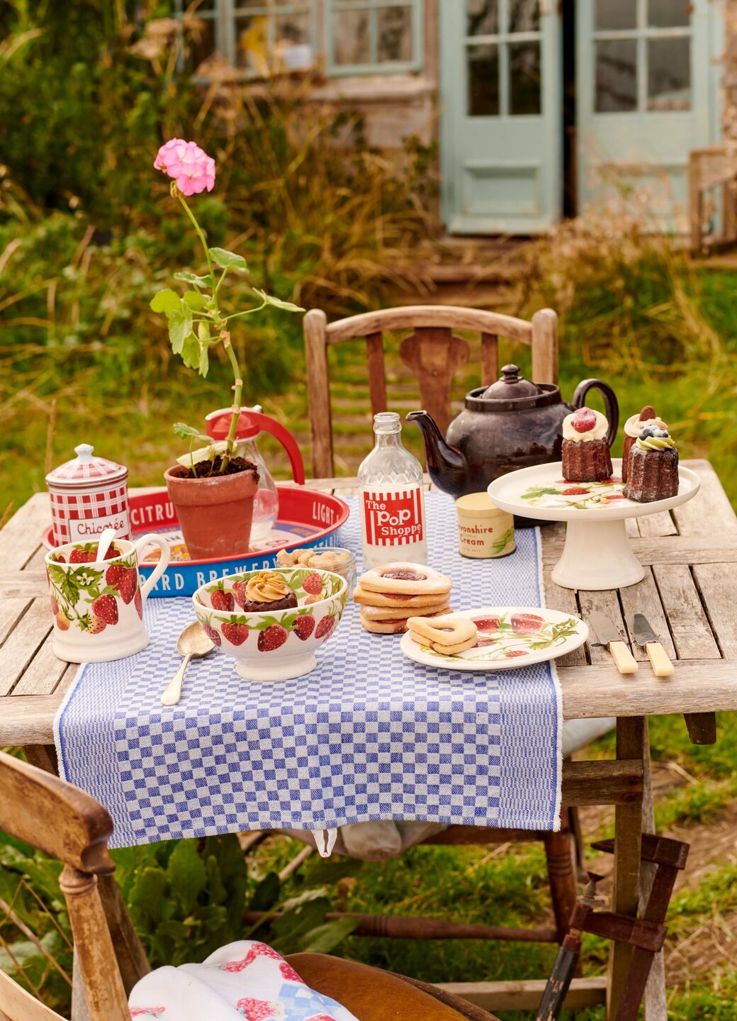 Strawberries French Bowl – Emma Bridgewater UK