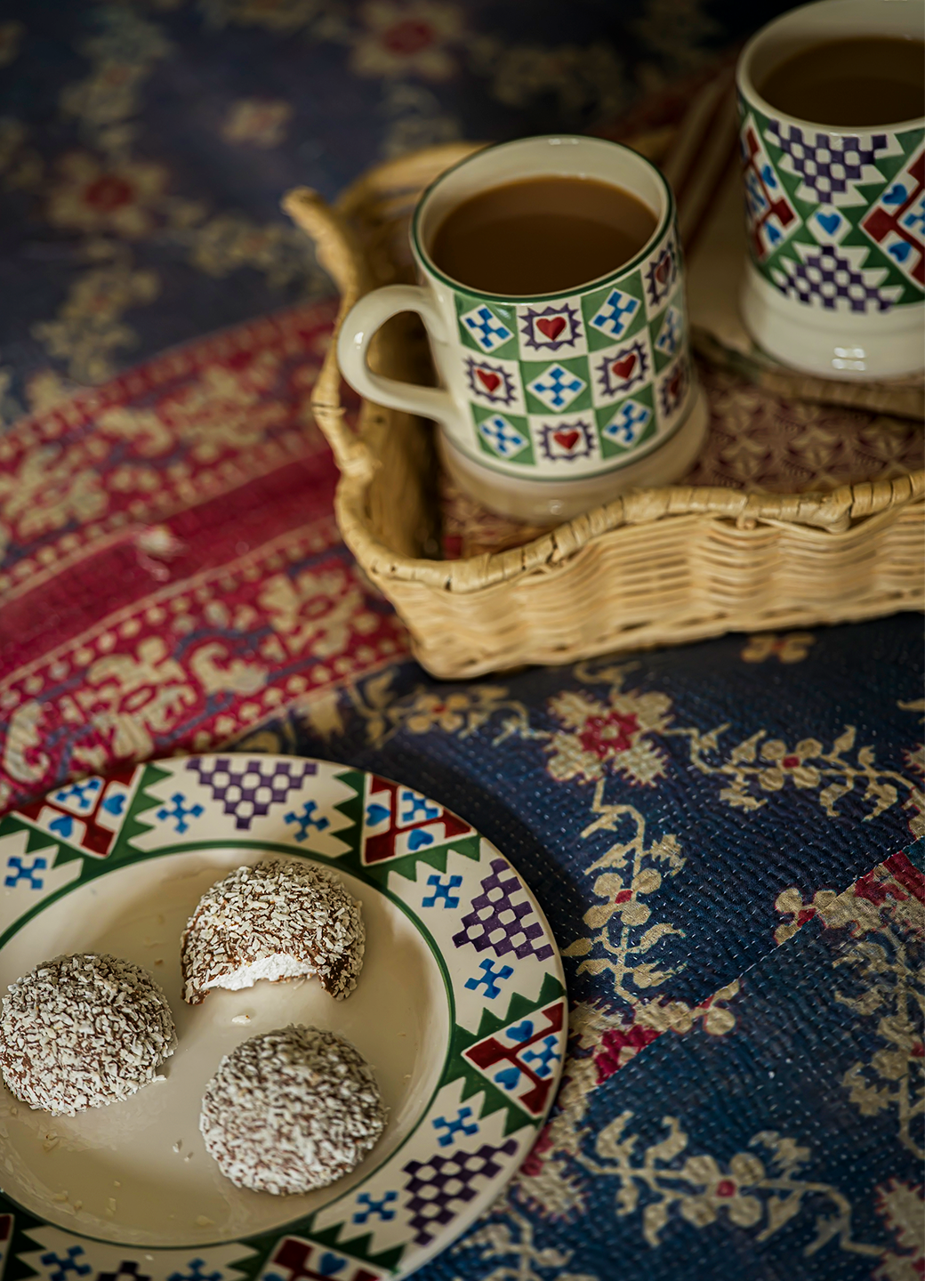 Christmas Quilt Medium Dinner Plate, 8.5 Inch