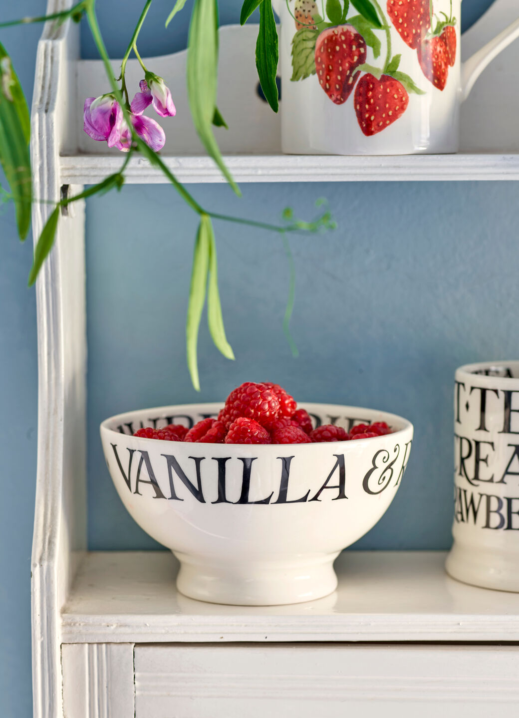 Black Toast Strawberries & Cream French Bowl