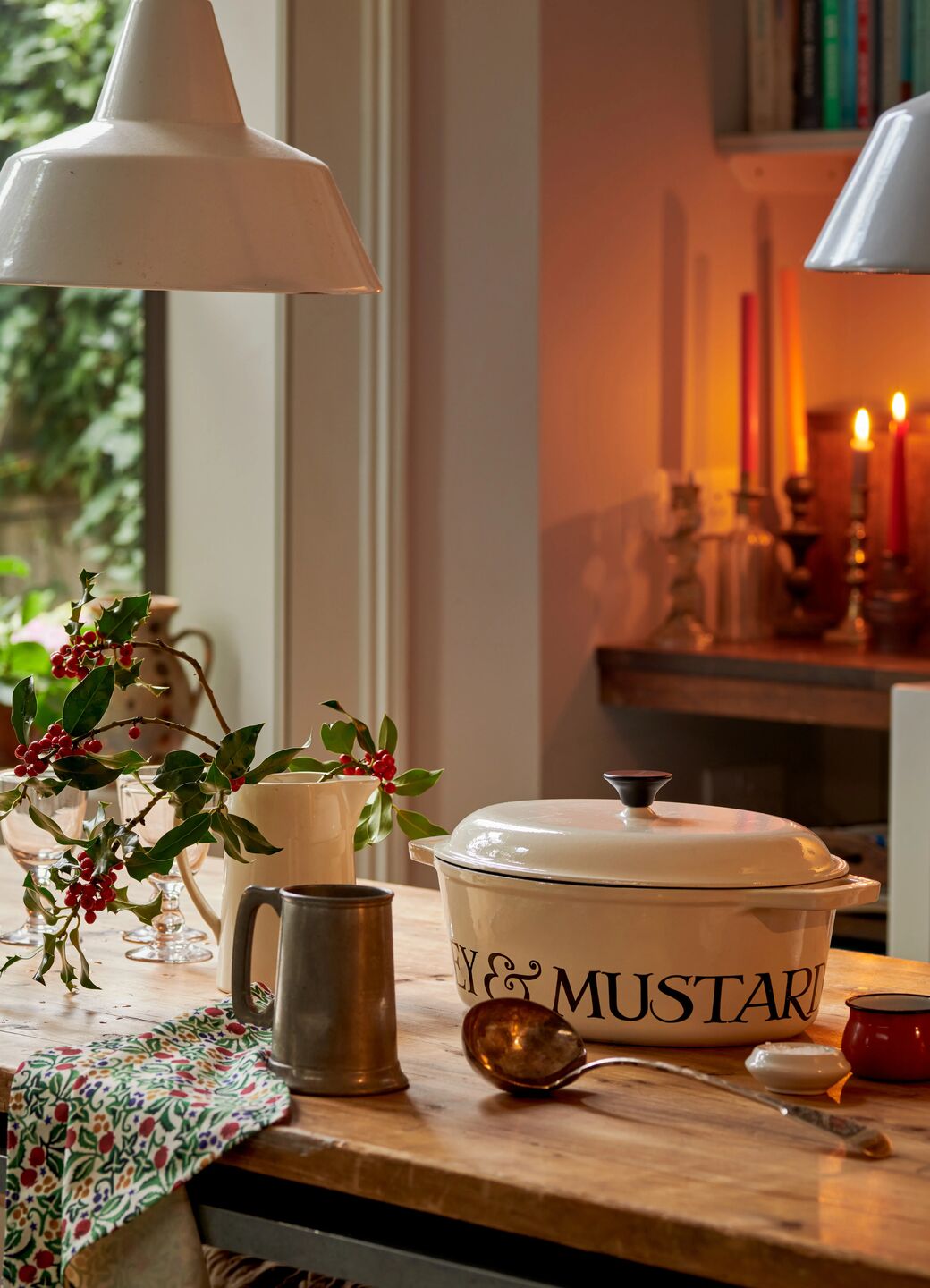 Black Toast Cast Iron Oval Casserole Pot – Emma Bridgewater UK
