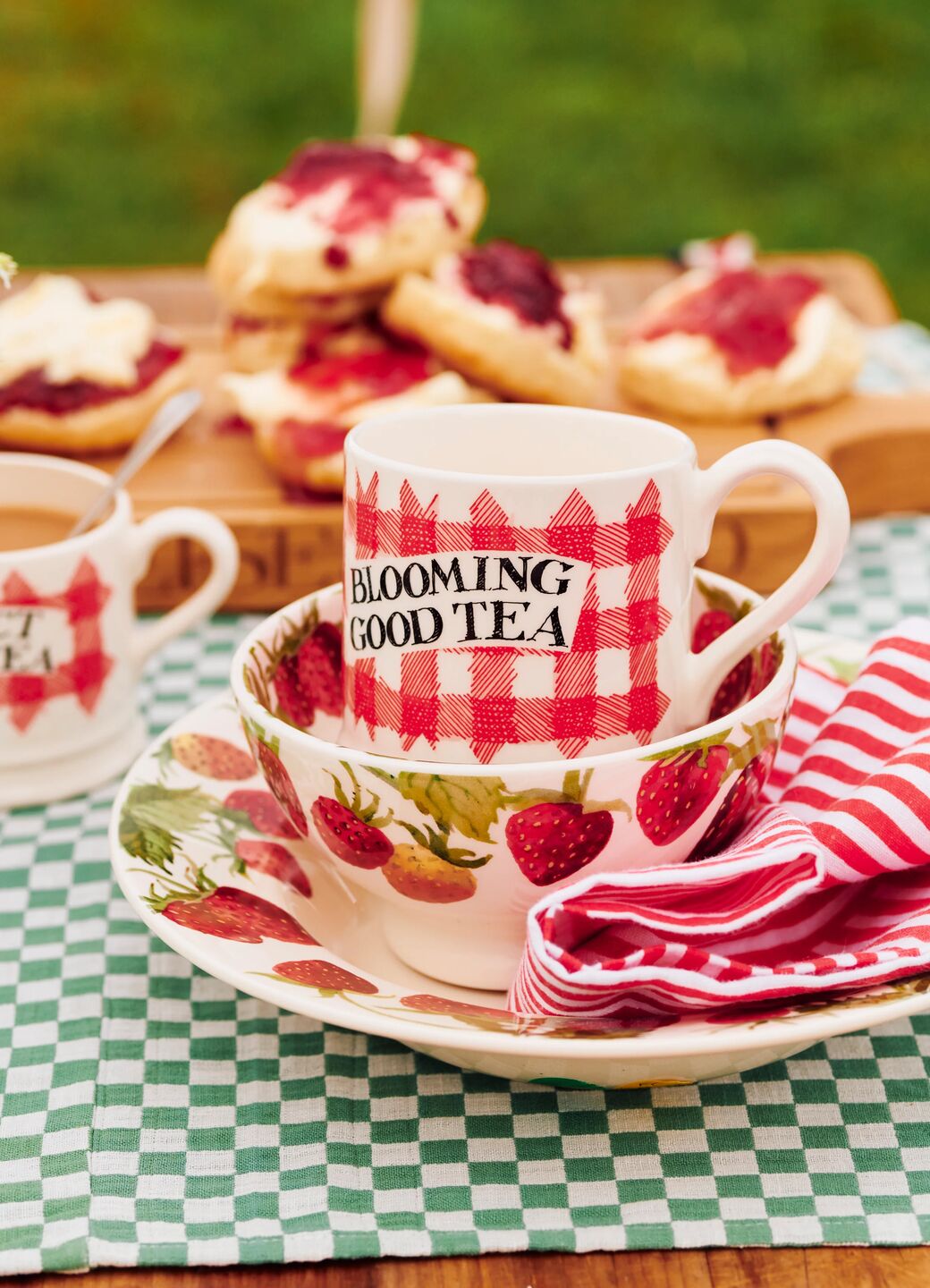 Red Gingham Blooming Good Tea 1/2 Pint Mug