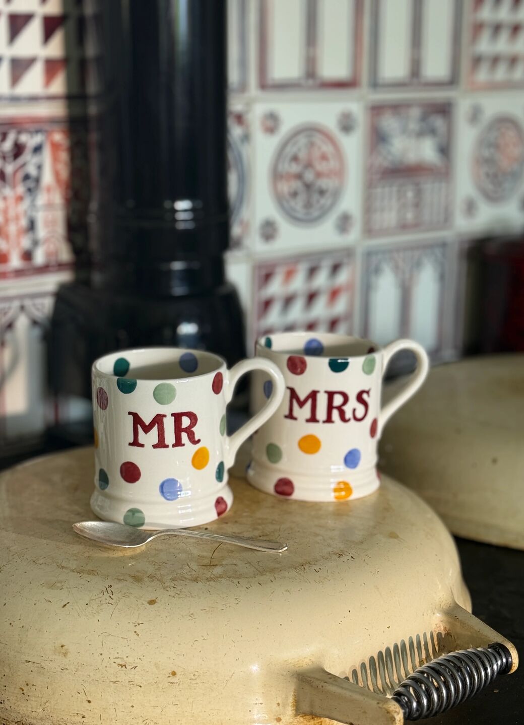 Polka Dot ' Mr & Mrs' Set 2 1 2 Pint Mugs Boxed