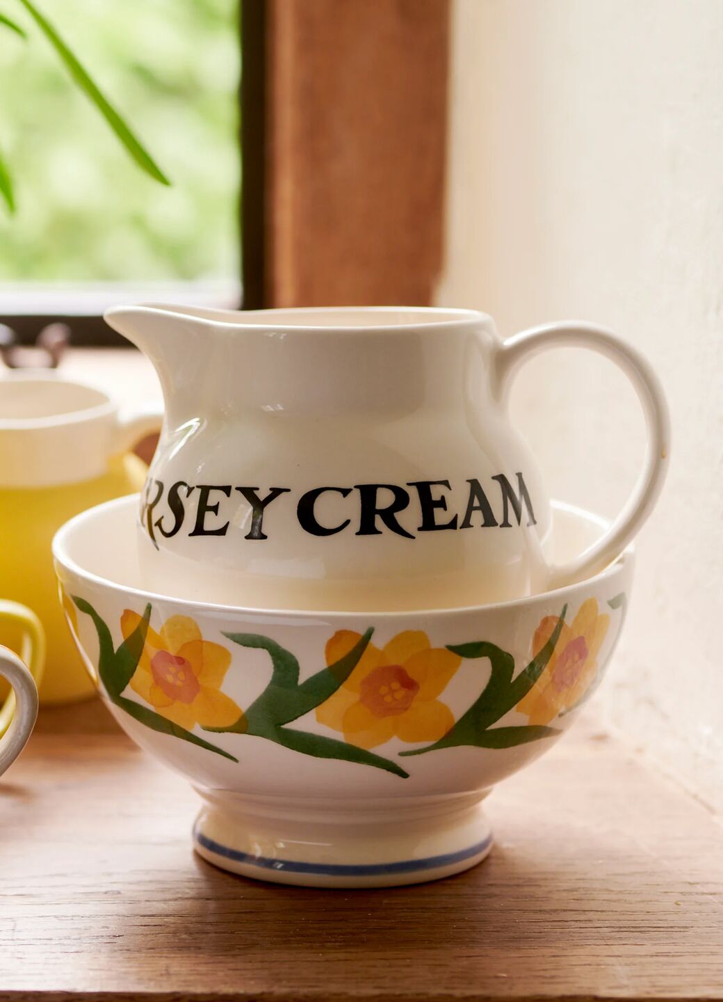 Windblown Daffodils French Bowl