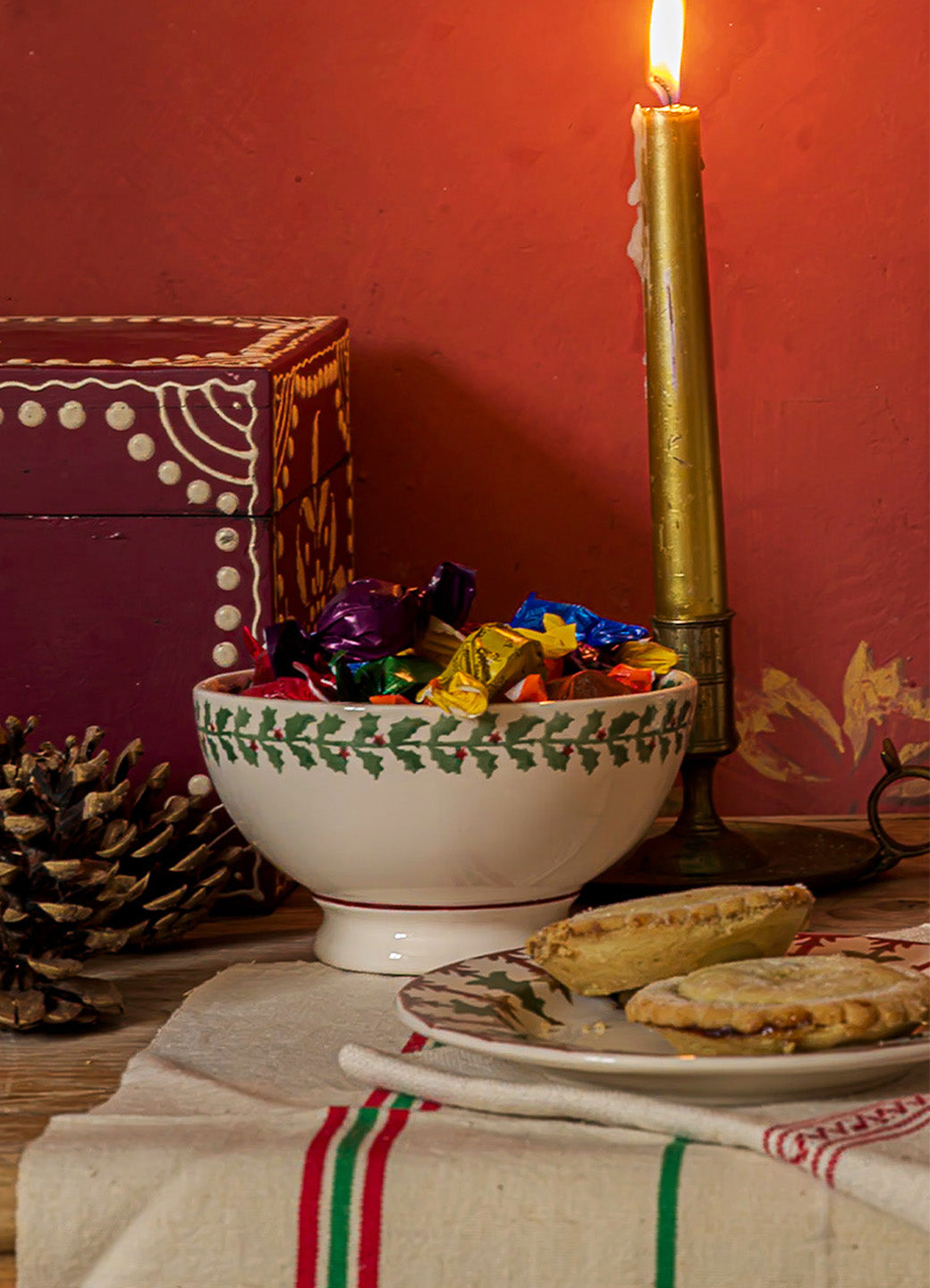 Tiny Holly French Bowl